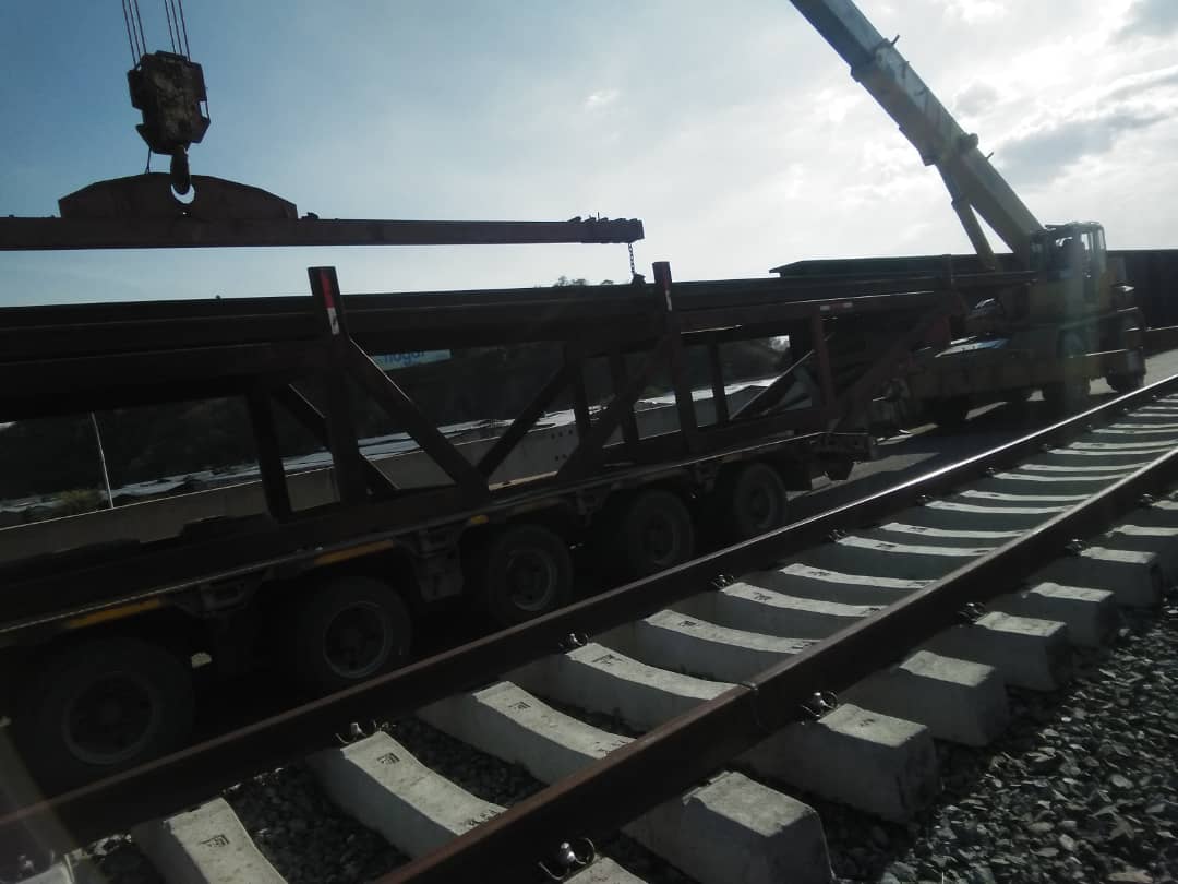 HipolitoAbreup's tweet photo. Felicitaciones a la clase trabajadora del Instituto de Ferrocarriles del Estado por su 76 aniversario... Instituto que gracias al Plan Nacional Ferroviario del Comandante Chávez, pudo renacer, cual ave fénix, de entre los escombros de una 4ta República que busco su desaparición. https://t.co/woKJ80NMGA
