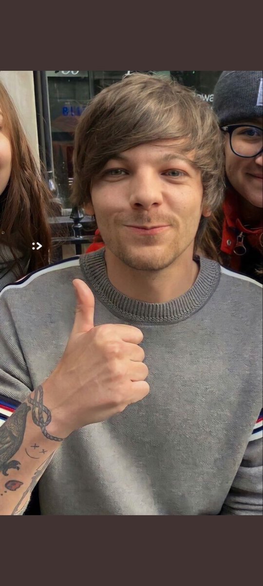 _proud_of_lou_'s tweet photo. RIUSCIAMO A FARE 40 COMMENTI DI VOTI?? DAII 

I vote #Louies for #BestFanArmy #iHeartAwards https://t.co/huLpuxkBwN