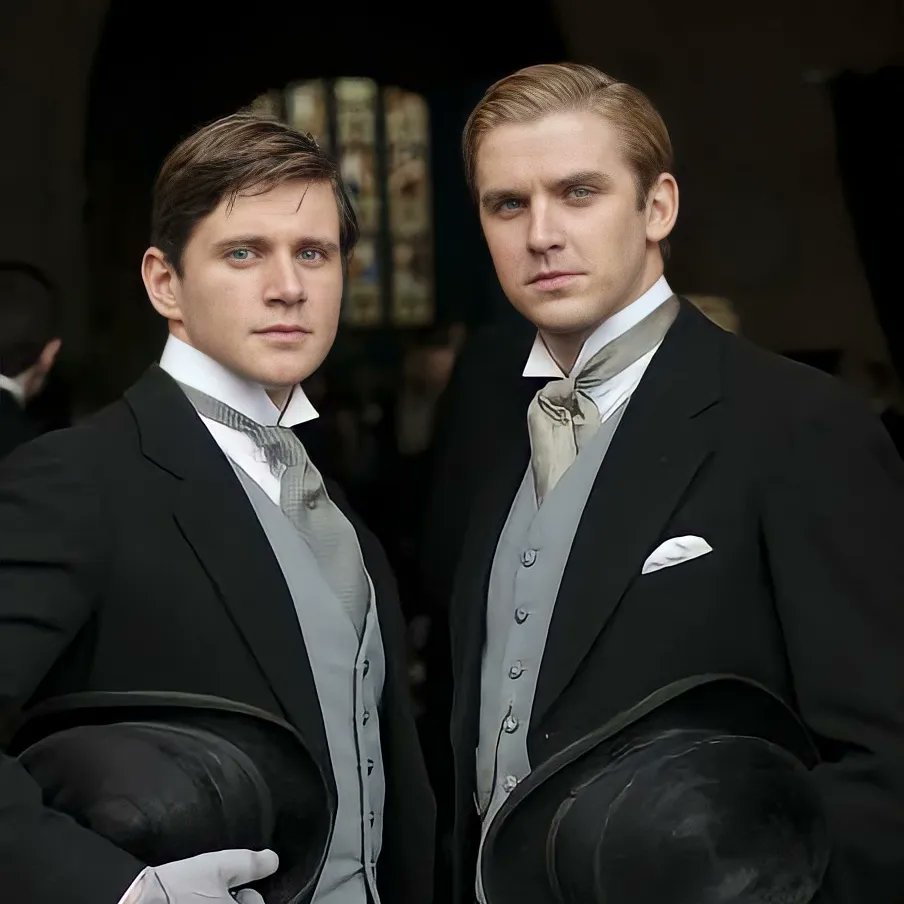 iamhersimply's tweet photo. I FINISHED #DOWNTONABBEY AND THESE 2 MEN WOULD BE THE DEATH OF ME ๐ญโค SUCH FINE MEN I KNOW I COULD NEVER HAVE ๐ฌ
#TomBranson #MatthewCrawley
#AllenLeech #DanStevens https://t.co/6cRSjdFVOY