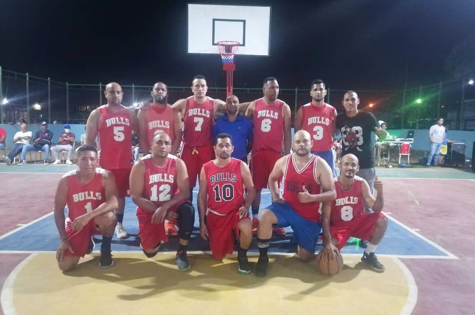 CBullsBasket's tweet photo. Inauguración del 1er Torneo Master 40 Liga Henry Caten 🏀🔥 En el juego inaugurar se midieron Nueva Era (Las Casitas) y Bulls (Tronconal). Victoria de Bulls 90 x 88 #SomosBulls #LigaHenryCaten https://t.co/I7skQGg2UR
