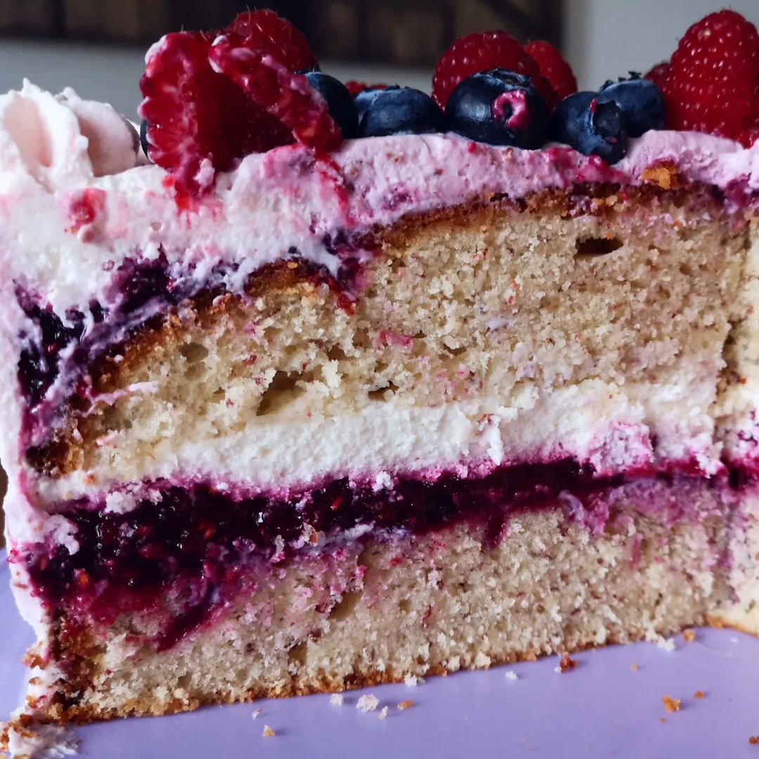 Mimi_Miruki's tweet photo. I made a cake with different berries. 😊

#berrycake #berriescake #cake #cakelover #cakelove #cakephotography #cakephoto #baking #bakinglove #bakinglover #bakingfun #bakingtime https://t.co/84Wb9XWexu