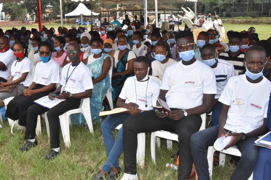 RTNBurundi's tweet photo. Le chef de l'État @GeneralNeva arrive au Centre Jeunes Kamenge, en @MairieBuja, pour animer une séance de moralisation l'endroit des jeunes. Les échanges vont porter sur l'entrepreneuriat des jeunes. https://t.co/tiNoZVuyIK