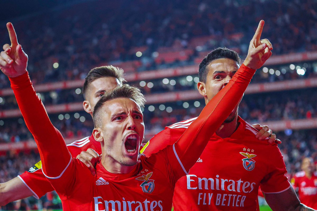 PedroForte_99's tweet photo. DIA DE BENFICA!! COM TUDO PARA CIMA DELES!!🔴⚪ https://t.co/ls9hKrdQK9