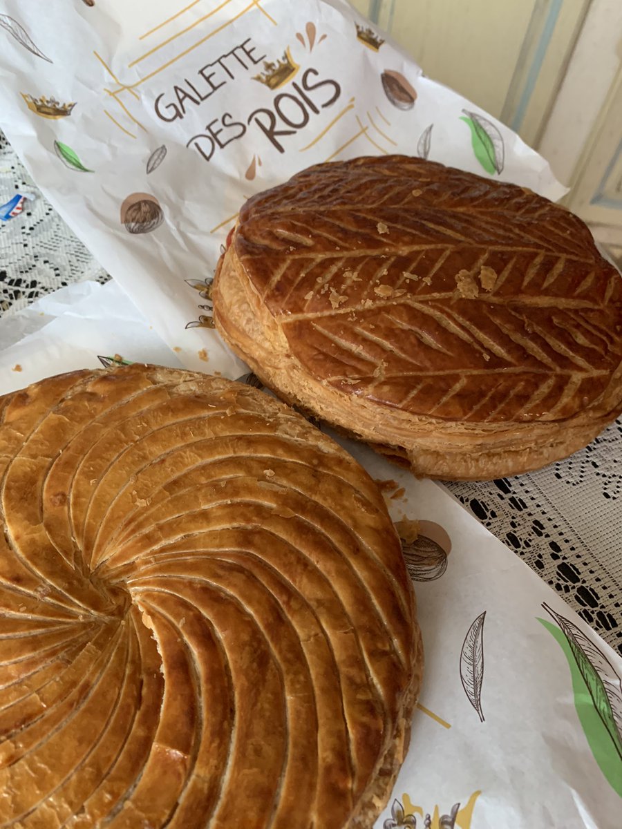 Mel0Oooow's tweet photo. Il paraît qu’il faut être raisonnable 😂😊(oui un jour peut-être) 😍. Bon week-end ❤️. #lorigine #gourmandise #bonheur https://t.co/5V2ZtWipY5