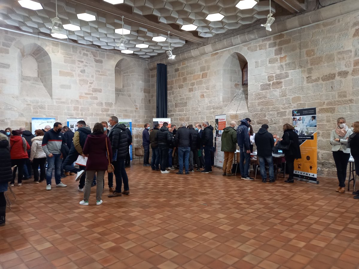 1️⃣2️⃣ entreprises et 5️⃣0️⃣ candidats présents hier à #figeac pour les 1️⃣ères #Rencontresdel'emploi 🤝 #sousprefecturefigeac <a href="/Occitanie/">Région Occitanie</a> #MecanicValley #poleemploi... 📸 Focus sur les opportunités de recrutement dans l'industrie.