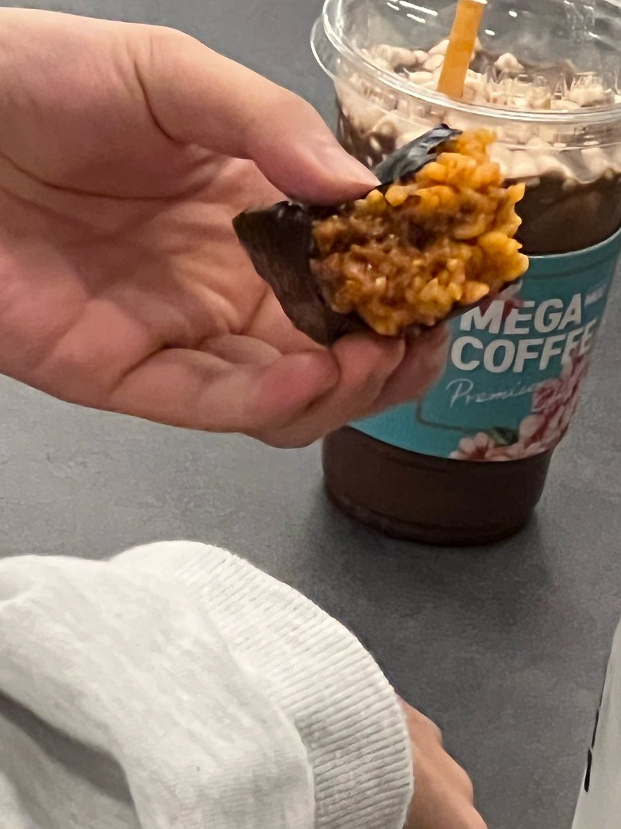 huangsfjswnls's tweet photo. renjun 🦊💭

- “i thought jaemin was eating sweet potato but it was triangle kimbap kkkkk”
- “from afar, it really (looks like) sweet potato kkkk” https://t.co/77P71iBC7z