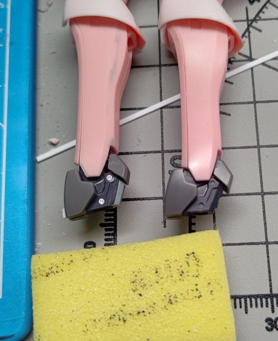 今回メタルパーツ結構使ってますがメタルパーツも"全部塗装"します 