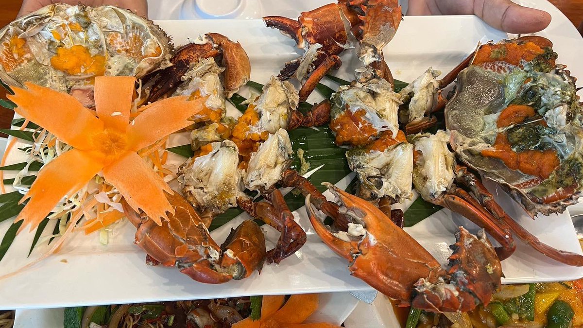 Talty17's tweet photo. อิ่มมม ทั้งกินทั้งห่อ https://t.co/EzwTuUN6Q5