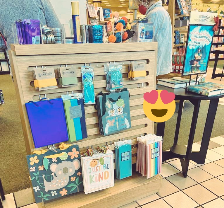 abusulayman's tweet photo. In #Jeddah, I met the saudi illustrator Layal Idriss whose illustrations are sold at @BNBuzz in the USA.

Also, some of her work from her publishing company @house_radish is available in @JarirBookstore &amp; @Virgin.

@LayalIdriss At @Hilton #جدة https://t.co/7jCA97MqD1
