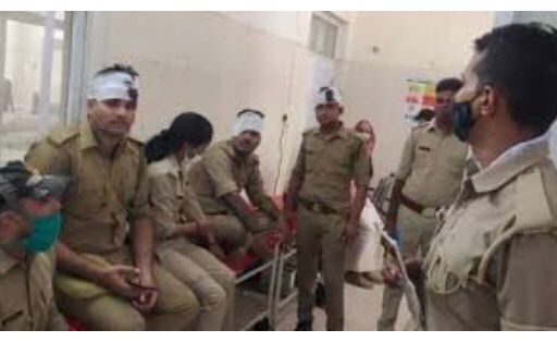 YaadramKasana's tweet photo. Sometimes I am hurt, sometimes I am hurt, and sometimes I am wrapped in tricolor, I am sobbing chest, I am khaki, understand my pain too
#पुलिस_डिमांड

@RajCMO @ashokgehlot51 
@DainikBhaskar @PatrikaNews @zeerajasthan_ @1stIndiaNews @News18Rajasthan @deepakc28152947 @jpk_11 https://t.co/szcwJ173ch