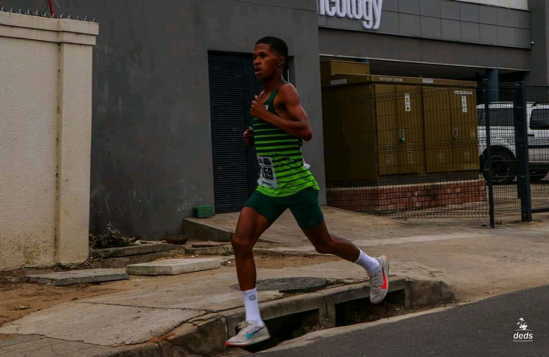 MatthewsSelwyn's tweet photo. "i just want to say thank u nedbank for the sponsors and the support."#Nike #futurelife #biogen #Thirsti #Morethanaclub https://t.co/Occxj5l52V