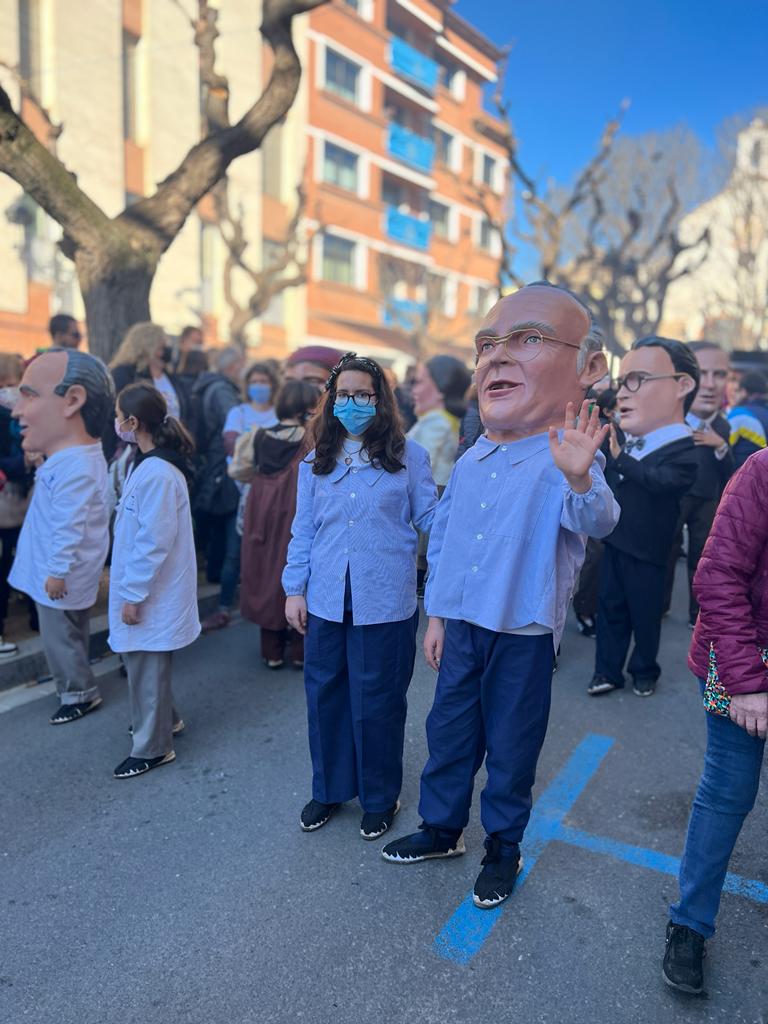 InsJaumeHuguet's tweet photo. 🕯️💙 Cercavila escolar de les #DecennalsValls 2021+1. Aquest matí, alumnes i professors, acompanyats per músics de l'Aula de música tradicional i popular del #Tecler de Tarragona, hem acompanyat el nan del centre, Josep Maria Tost... #DecennalsValls
➡️https://t.co/gshpZSAU6i https://t.co/xjpefsxz9D