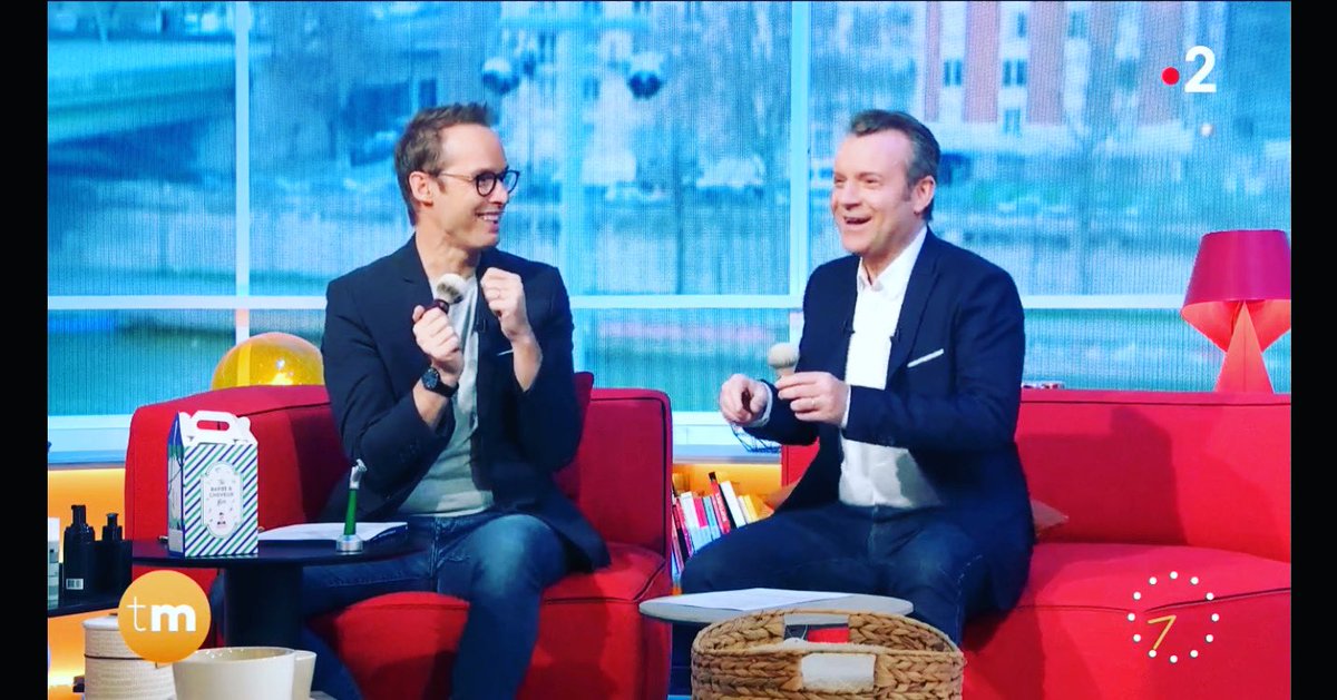 On air… ils ont osé ! et c’était oufissime cette présentation matitudinale en #pas de deux » au masculin pour @telematin_officiel ! Ravie car we #beauté  #hommes… devant les blaireaux végan  sérieux et rires … MERCI @damienthevenot @axeldetarle pour ce moment… #ouijelaifaite