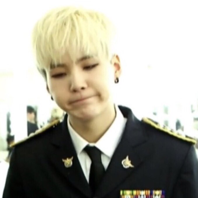 윤기 입 꾹꾹 -ㅅ- 🖤