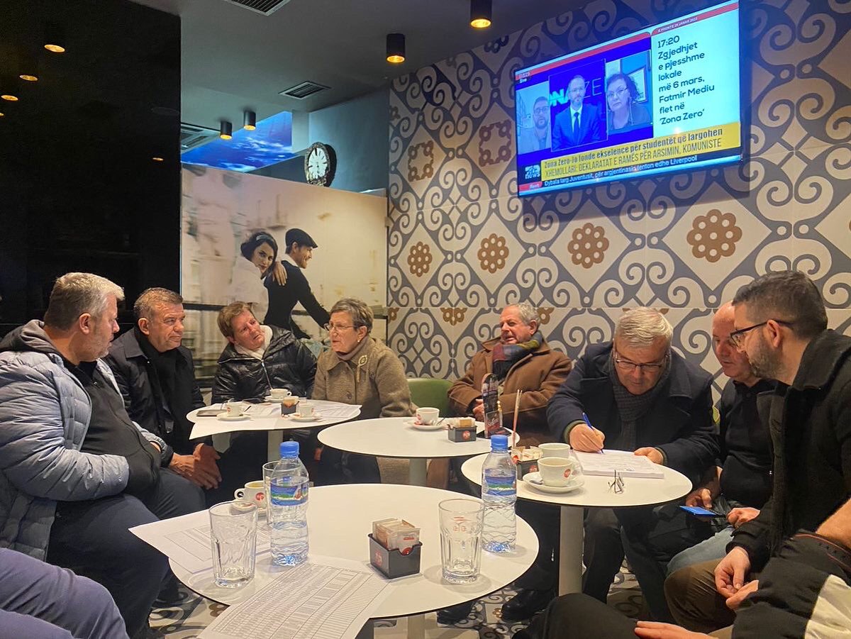 albana_vokshi's tweet photo. #pdkomisionirithemelimit
#PDDega7
Takim me grupin e punës dhe kontribuesit ndër vite në grupseksionin e Myslym Shyrit, dega 7 Tiranë.
Anëtarët u njohën me Udhëzimin për riorganizimin e cdo niveli strukture të degëve të PD. Nisi puna për rikonfirmimin e anëtarësisë së degës. https://t.co/YoEqfpOF7o