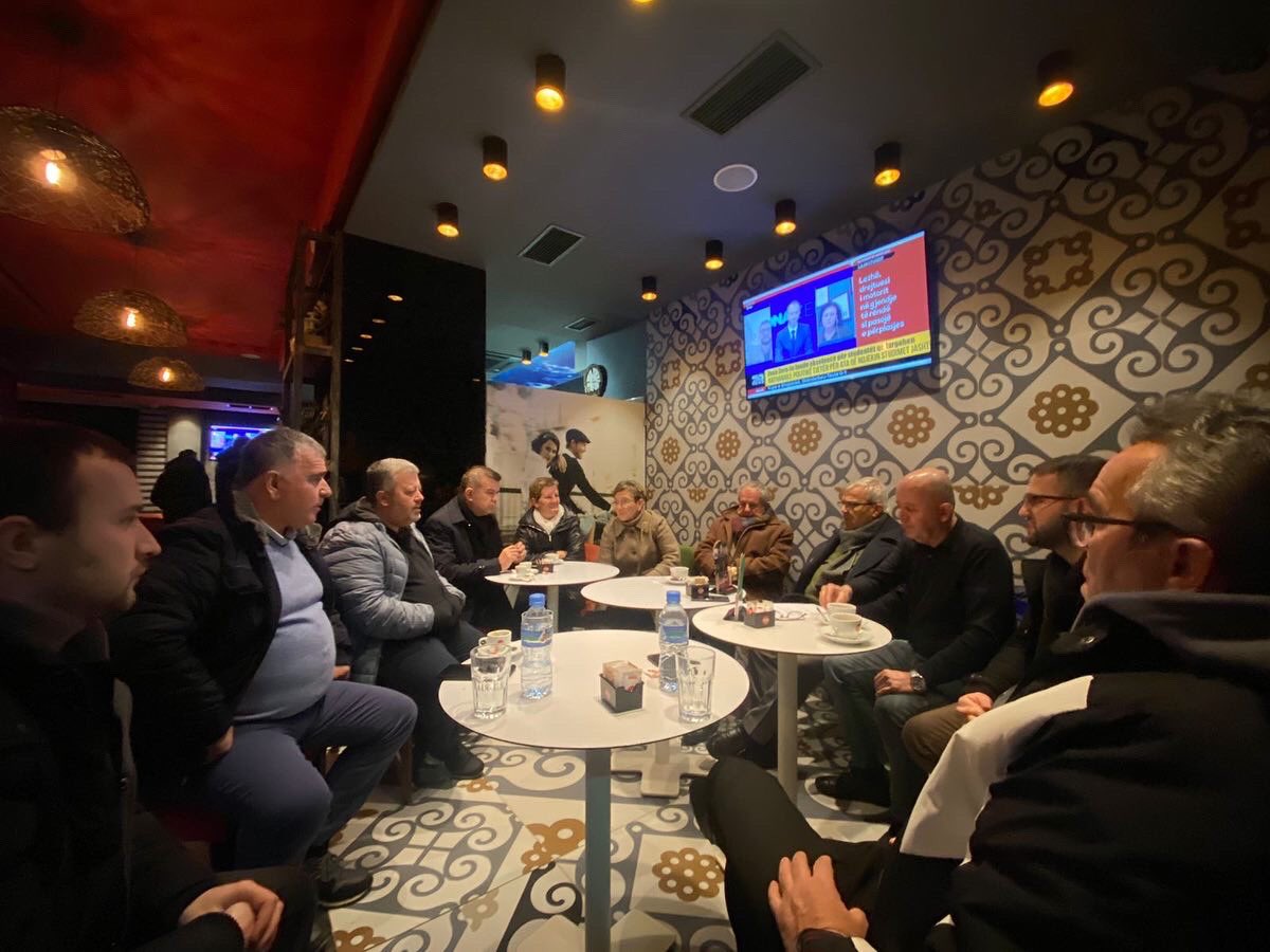 albana_vokshi's tweet photo. #pdkomisionirithemelimit
#PDDega7
Takim me grupin e punës dhe kontribuesit ndër vite në grupseksionin e Myslym Shyrit, dega 7 Tiranë.
Anëtarët u njohën me Udhëzimin për riorganizimin e cdo niveli strukture të degëve të PD. Nisi puna për rikonfirmimin e anëtarësisë së degës. https://t.co/YoEqfpOF7o