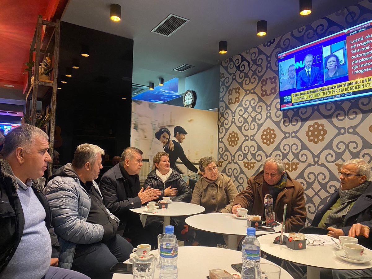 albana_vokshi's tweet photo. #pdkomisionirithemelimit
#PDDega7
Takim me grupin e punës dhe kontribuesit ndër vite në grupseksionin e Myslym Shyrit, dega 7 Tiranë.
Anëtarët u njohën me Udhëzimin për riorganizimin e cdo niveli strukture të degëve të PD. Nisi puna për rikonfirmimin e anëtarësisë së degës. https://t.co/YoEqfpOF7o