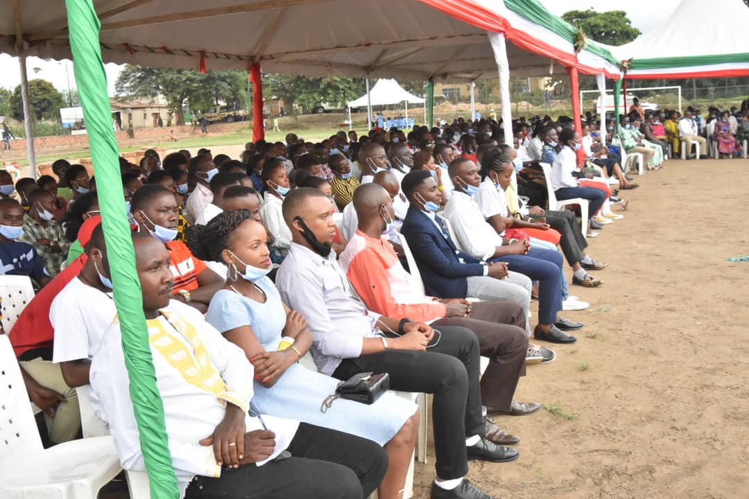 RTNBurundi's tweet photo. Pour le chef de l'État @GeneralNeva, s'adressant aux jeunes, il leur dit que  personne ne devrait déclarer qu'il manque du travail, parce qu'il y a beaucoup à faire dans le pays. https://t.co/7QkHAZ8mmR