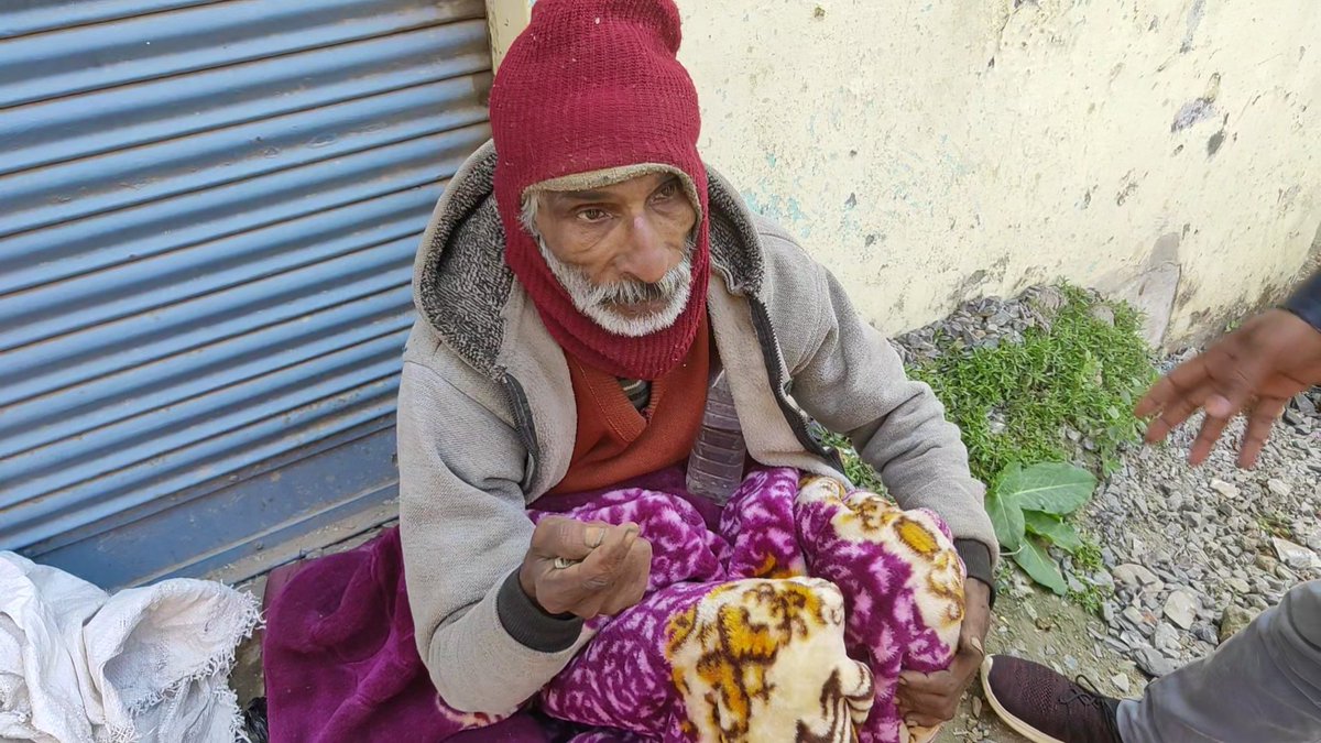 helping_upp's tweet photo. आपके सेवा के लिए सदैव तत्पर रहूंगा

ये सूरत से चले थे घर के लिए जो किसी भी कारण घर  नहीं पहुंच पाए 3 साल बाद घर पहुंचाए हम  👇👇video👇
@helping_upp https://t.co/Tezdp0IzoQ