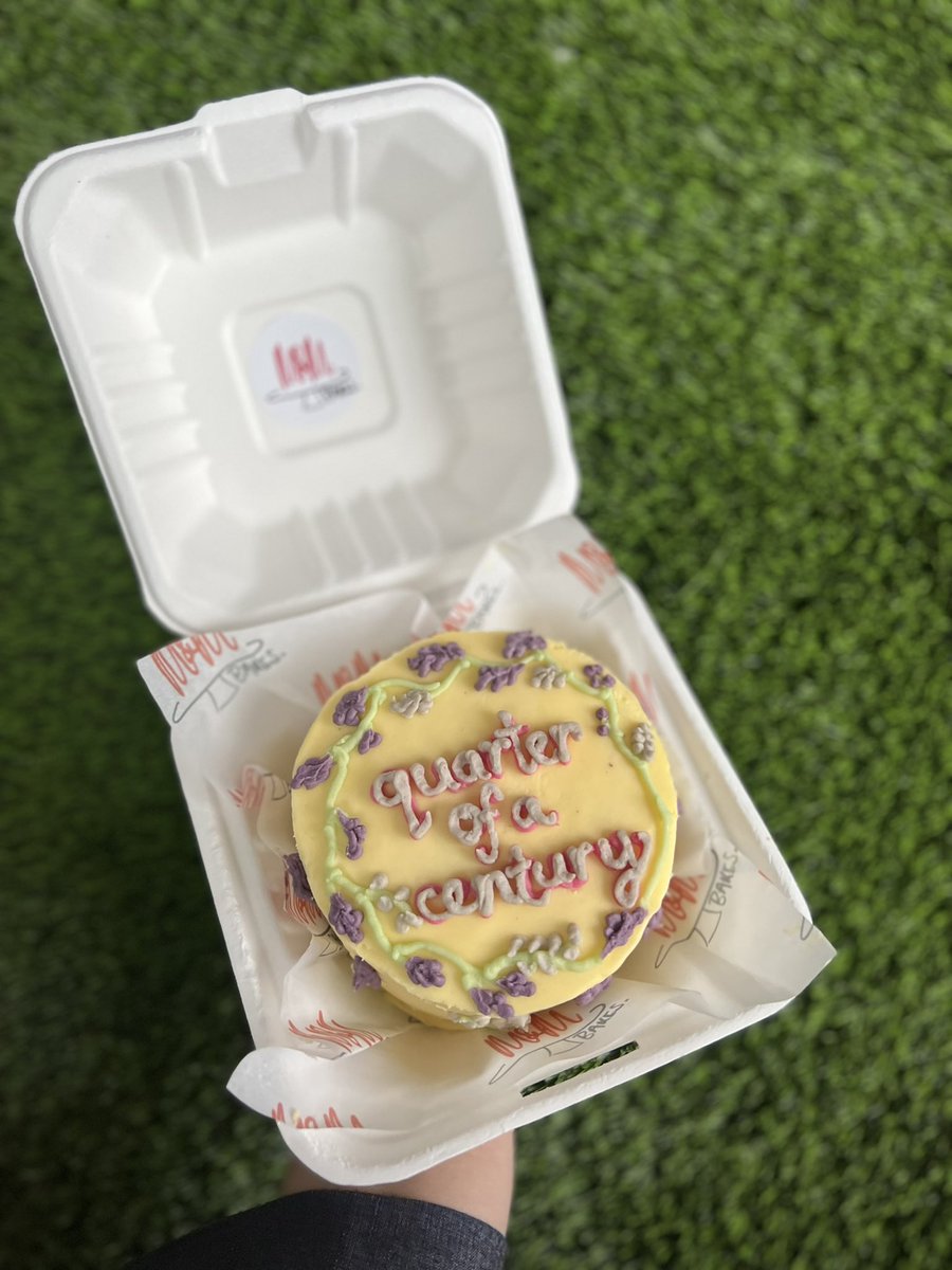 mambakes's tweet photo. small cakes = big joy 💛 https://t.co/2KXRgZVUEI