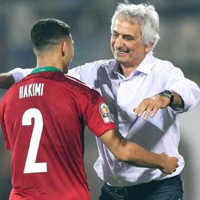 CanalSupporters's tweet photo. 🗣Vahid Halilhodzic🇲🇦 :

"Hakimi s'entraîne beaucoup aux coups francs. Il reste à la fin des séances, c'est le dernier à partir. Il veut même tirer les penaltys. 

Je lui ait dit de revenir le jour où il dira à Messi, Neymar et Mbappé que c'est lui qui gère ça au #PSG maintenant" https://t.co/lecW4SkPkD