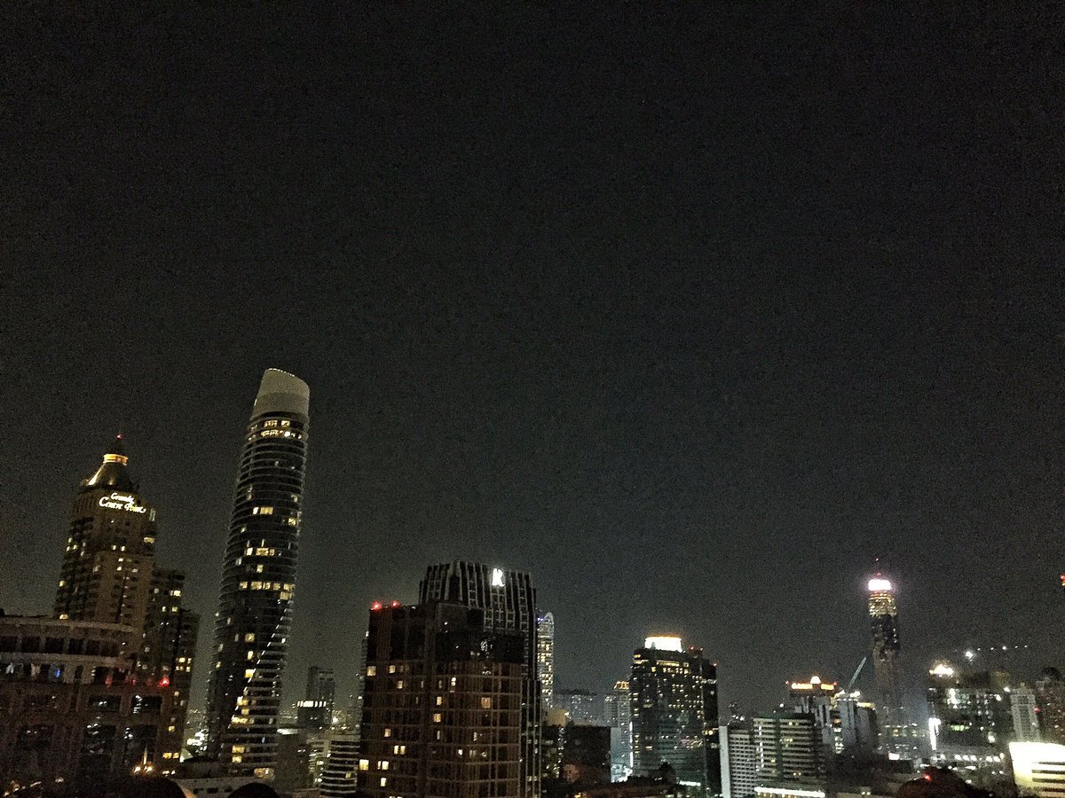 oomeooo1's tweet photo. เบื่อบ้าน เบื่อคนที่บ้านมากกว่า เลยหนีมาเช็คอินนอนโรงแรม 2 คืน ชอบมาก สบายใจมาก หรือจะย้ายออกมาเช่าคอนโดอยู่เป็นเรื่องราวดี https://t.co/4SujUnNBut