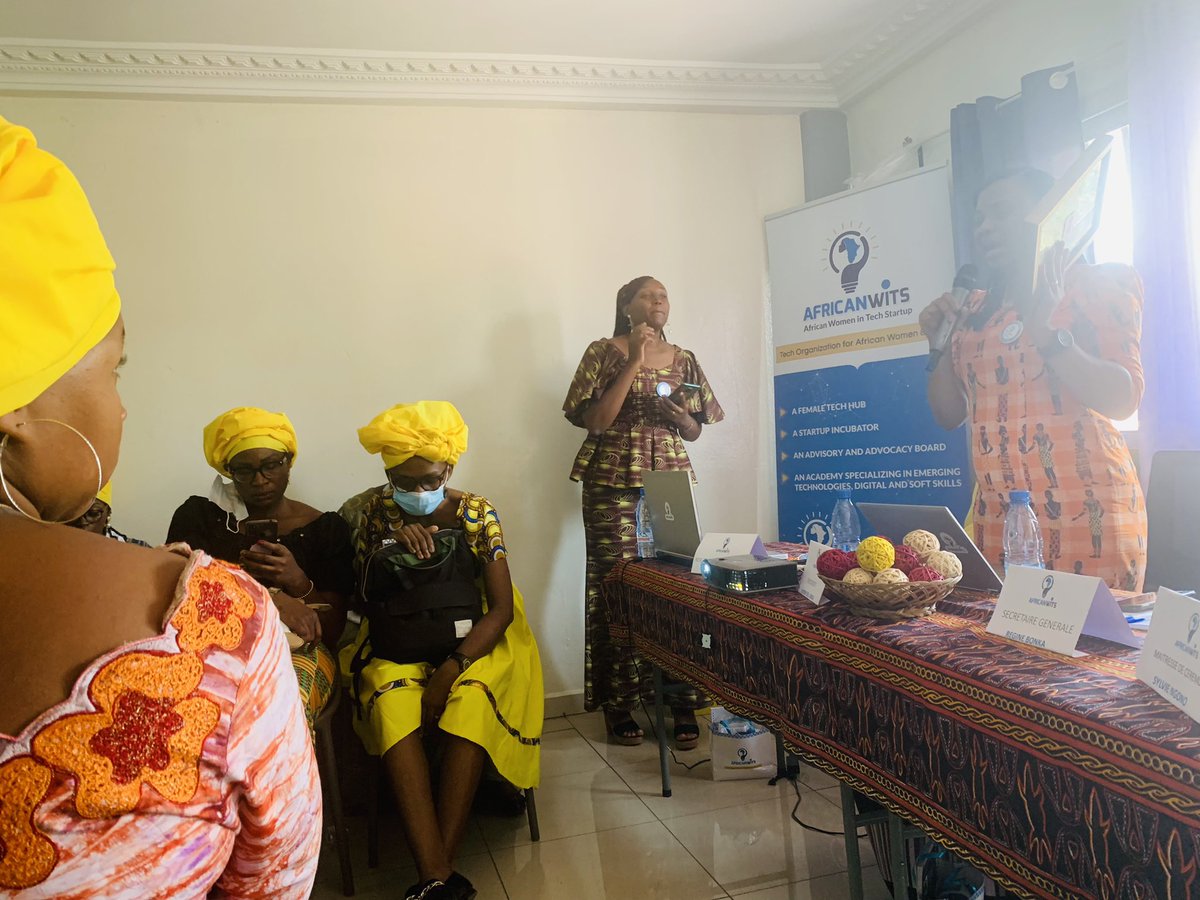 AfricanWITS's tweet photo. Présentation du grand  prix gagné au Hackaton TECCAMPUS 2020, grand événement technologique en Afrique Centrale par la présidente @HororeBELL https://t.co/gqXcSUhTtj