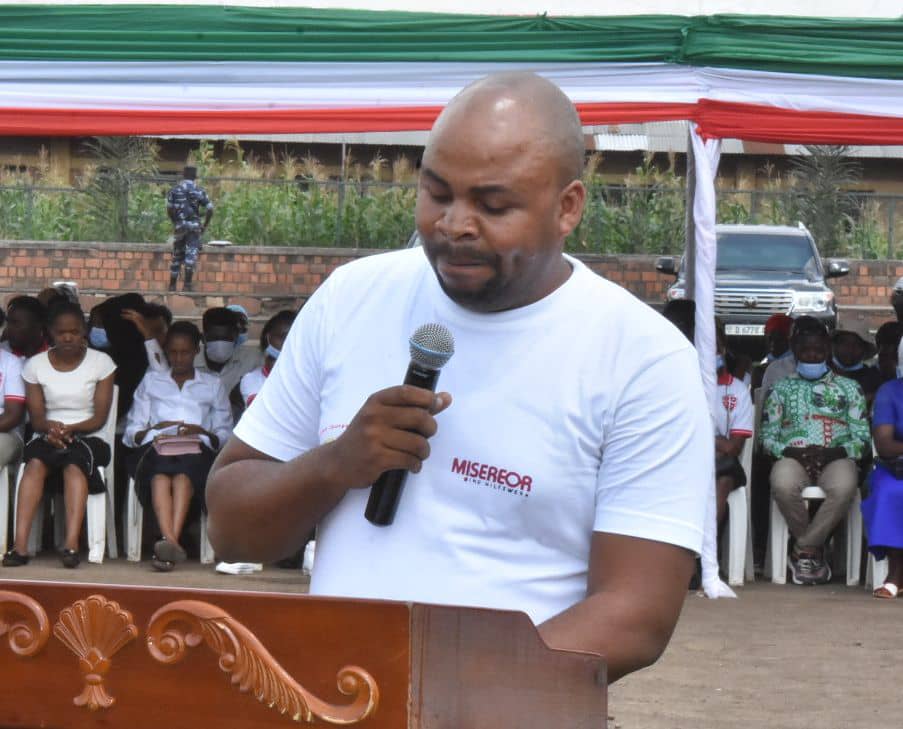 RTNBurundi's tweet photo. Au cours des échanges avec le Chef de l'Etat au Centre Jeunes Kamenge, les jeunes qui ont réussi dans leur entrepreneuriat parlent de leurs expériences. https://t.co/pKYQ4RU3mp