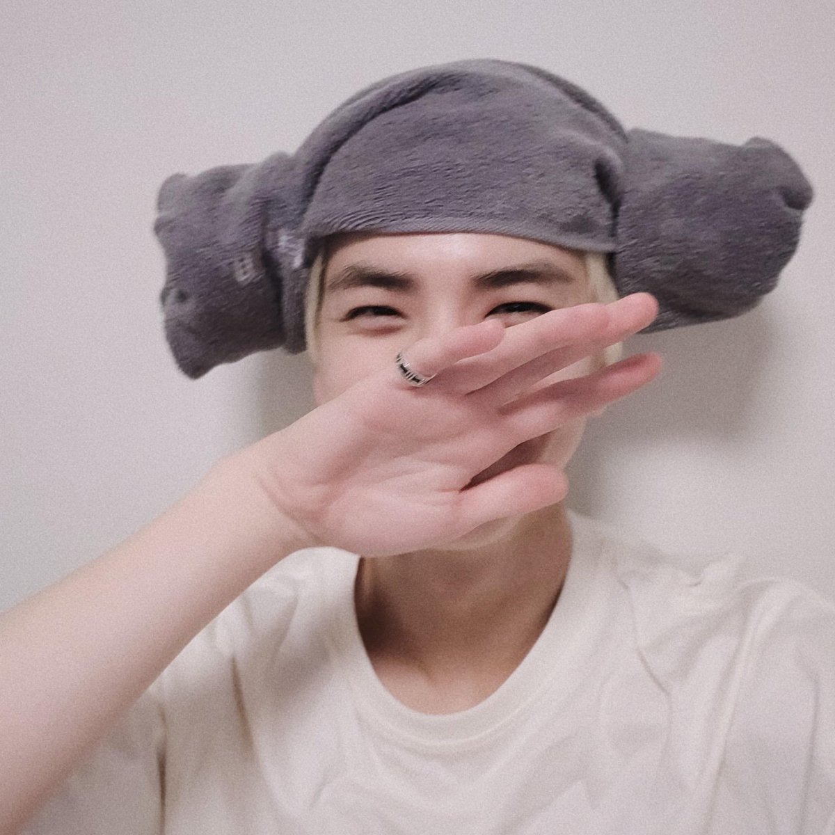 chae_doing's tweet photo. 에바다 끼발
찍다가 부끄러워서 웃는 와중에 찍음
진정한 아이돌이다 킹랑스러워 https://t.co/CZ9JBQtWNF