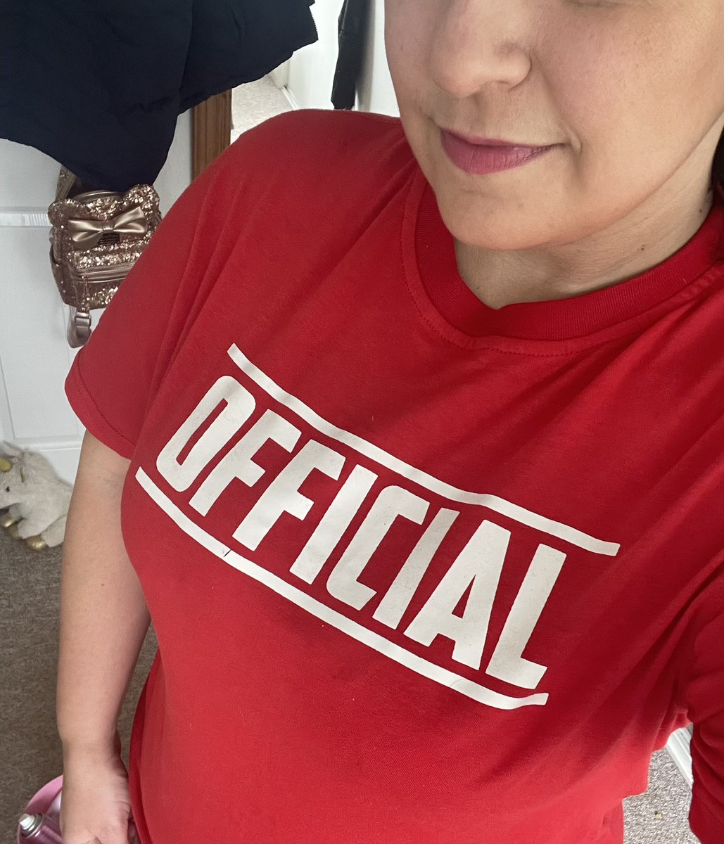 Wearing my new @UK_OFFICIAL_ T-shirt today! ❤️❤️❤️ 
#MakeitOfficial #SaturdayVibes