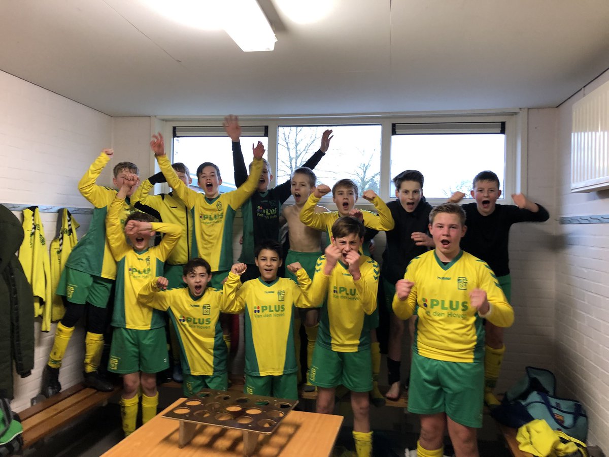 SCO_D1's tweet photo. Hard werken wordt beloond👍 Tegen een uitstekend Zwart Wit ‘63 zetten we een uitstekende teamprestatie neer. Eerste helft veel druk op onze helft, maar benutten we de kansen goed(rust 2-0). Tweede helft ook voetballend beter en geen moment meer in gevaar geweest. #samendoen https://t.co/tePKbWqDc5