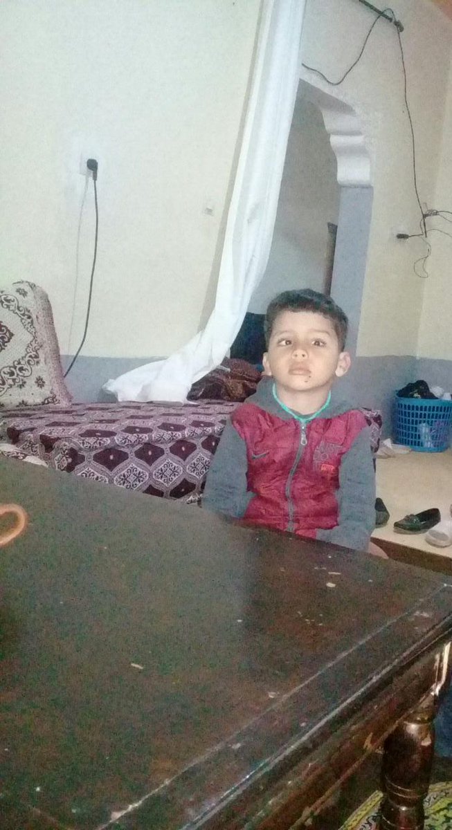 سلام عليكم الاخوان الأكين شي محسين يعون هاد الولد راه عندو عملية مستعجلة على عينيه نهار تنين وعندو غير مو مسكينة مفحالهاش ولامدارش هاد العملية غيمشي ليه شوف الله يجازيكم بخير لي عندو باش يعون هاد الولد ولو بشي حاجة بسيطة والاكيعرف شي جمعية تعونو يتاصل بهاد الرقم 0772874319