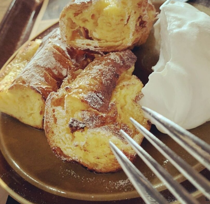 nutsbom_'s tweet photo. フレンチトーストどーん。

(ここのフレンチトーストが1番おいちいのだ！
これのために早朝から箕面サイクリングが今日のご褒美もーん) https://t.co/ESBuiTPcMz