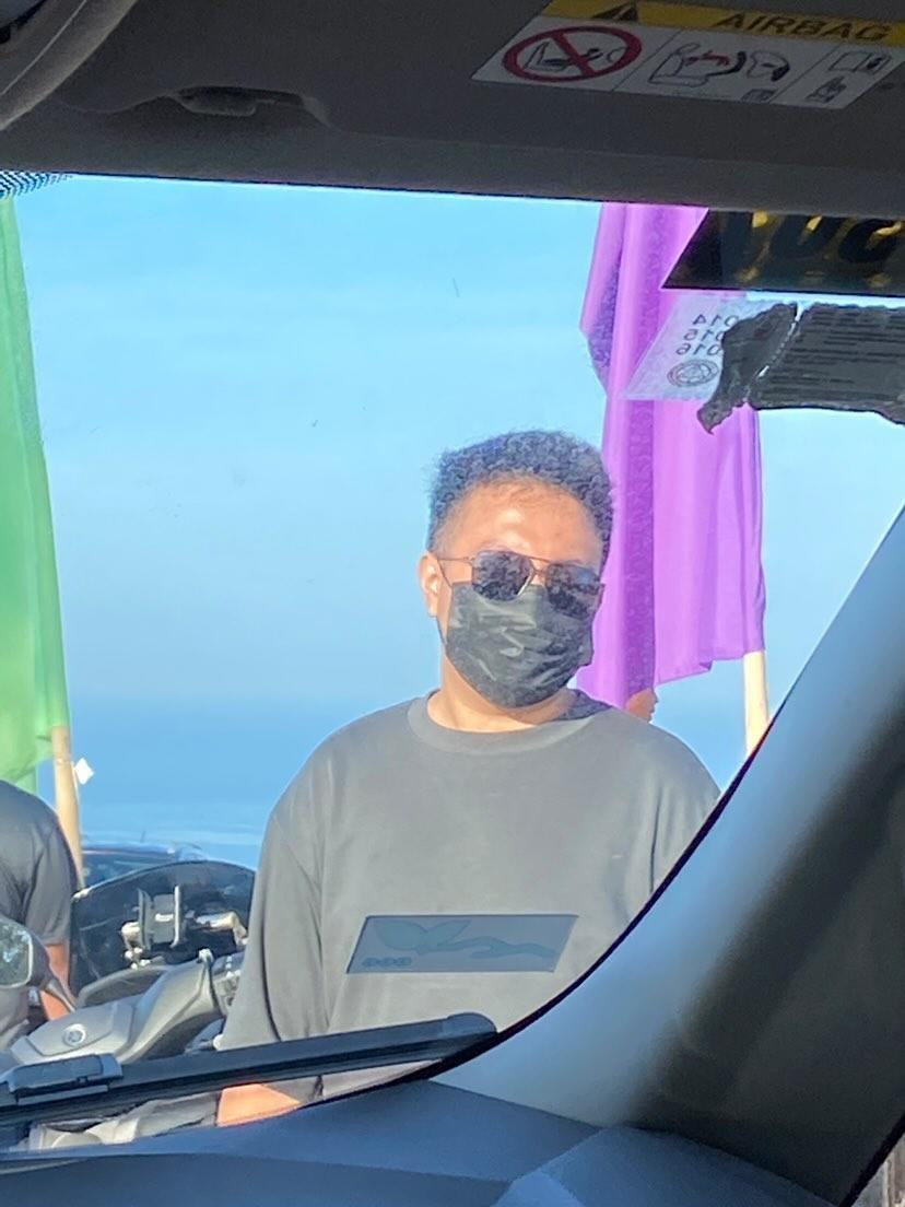 migsganzon's tweet photo. These paparazzi are getting out of hand. 😰 https://t.co/419szF9ifM