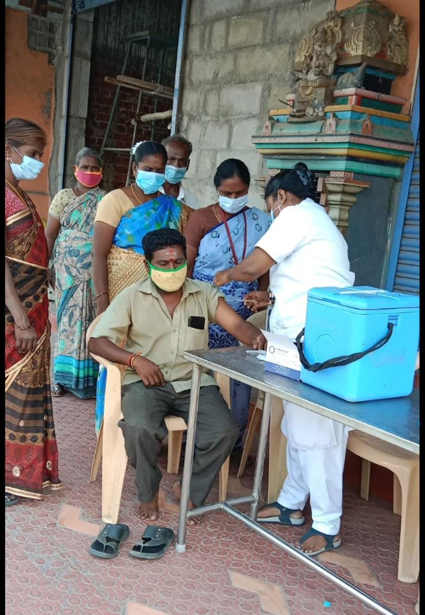 SholingurPHC's tweet photo. இன்று 20-ஆவது மெகா தடுப்பூசி முகாம், வட்டாரத்திற்குட்பட்ட சோளிங்கர் நகராட்சி &amp; 40 பஞ்சாயத்துகளில் நடைபெற்றது.

வேலம் முகாமினை தனித்துணை ஆட்சியர் அவர்கள் ஆய்வு செய்தார்கள்.

#SholinghurBlock #COVID19 #MegaVaccinationDrive https://t.co/dJxbqP0DDo