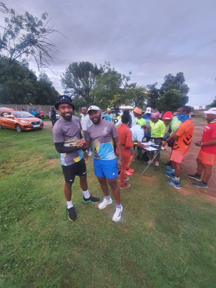 ASHINTHWELAza's tweet photo. #Ashinthwela👉👉👉Joburg Totalsports Crew Members Graced UTC Training Run, As Always Top Notch Hospitality Was Dished Out👌👌👌
#4DigitsGang Rocked It Up With Malwela Silas The Virus
#1500kmin31days #4digitsgang #iconforchange #Zasha 🔥🔥🔥#TouchLetsGo! https://t.co/EWoj8MRlYo
