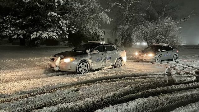 VSPPIO's tweet photo. Whether waking up to a dusting of❄️or several inches - like here in #Melfa on #Virginia's #EasternShore - roads are still slushy in many areas. Pls avoid travel. If you must drive, #slowyourspeed #buckleup. For road conditions: @511statewideva . #WinterStormKenan #blizzard2022 https://t.co/eq87pNSDVL