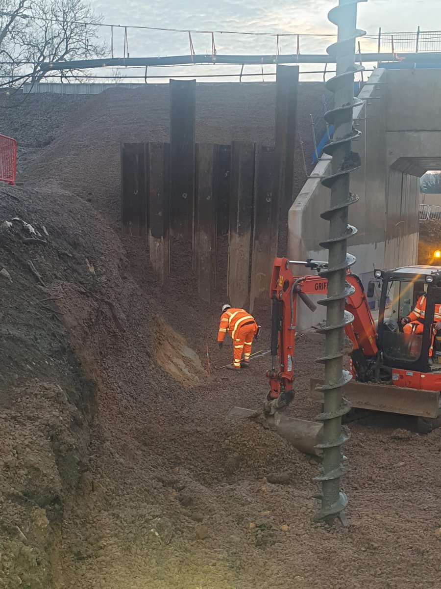 AGDEquipment's tweet photo. We’re busy alongside a railway line in Glos this week installing sheet piles for @AlunGriffiths_
A Hyundai HX330L with it’s full range of attachments is the weapon of choice. #DangleDrill #SideGripVibro #ImpactHammer @AGDEquipment https://t.co/KEztnOD9sh
