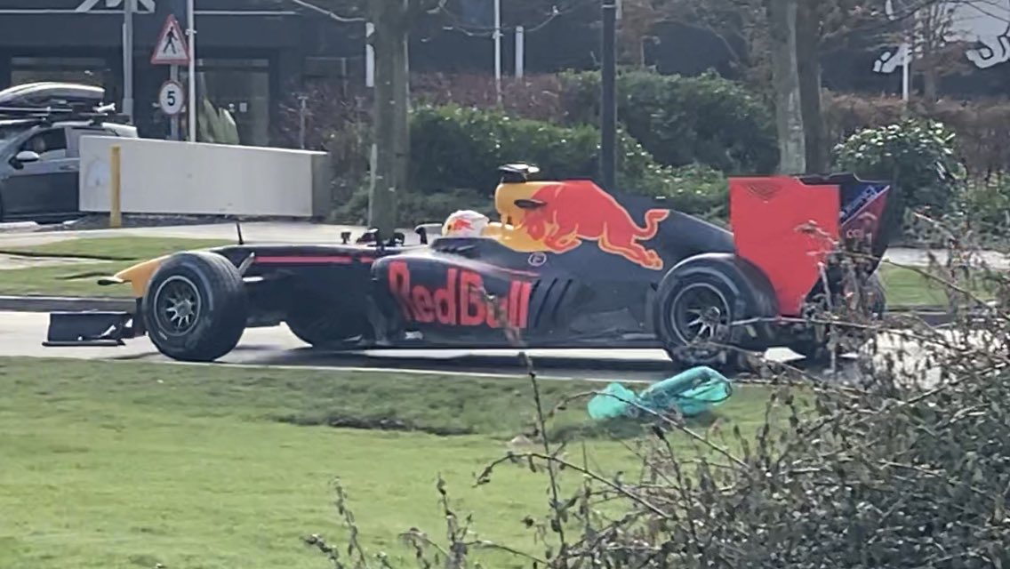 ElleDrew3's tweet photo. I could sit and watch it all day! #redbullracing #RedBull #ChargeOn https://t.co/21WOdP7SfK