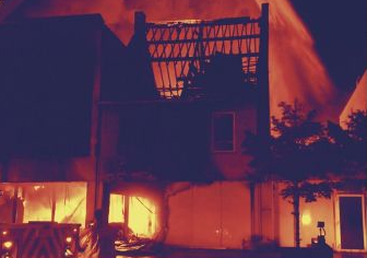 "Twee collega's zijn toen omgekomen en ik vroeg me zo lang af: wat heb ik fout gedaan?", vertelt brandweerofficier Marc Coenen in #InterneKeuken radio1.be/luister/select…