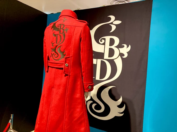 リベ原画展に大寿君の服が展示されてたんだけど、まじでこれがやばやばすぎて、素肌にウールコートを着てる男になりました…そうだよね、寒いもんね…聖夜だから… 