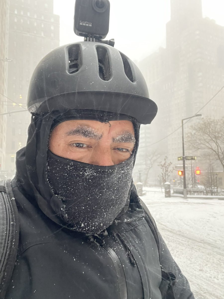 here we are ready to serve New Yorkers in a snow storm please be generous because in climates like today our bikes are damaged Thank you God bless New York 🥶 #losdeliveristasunidos
