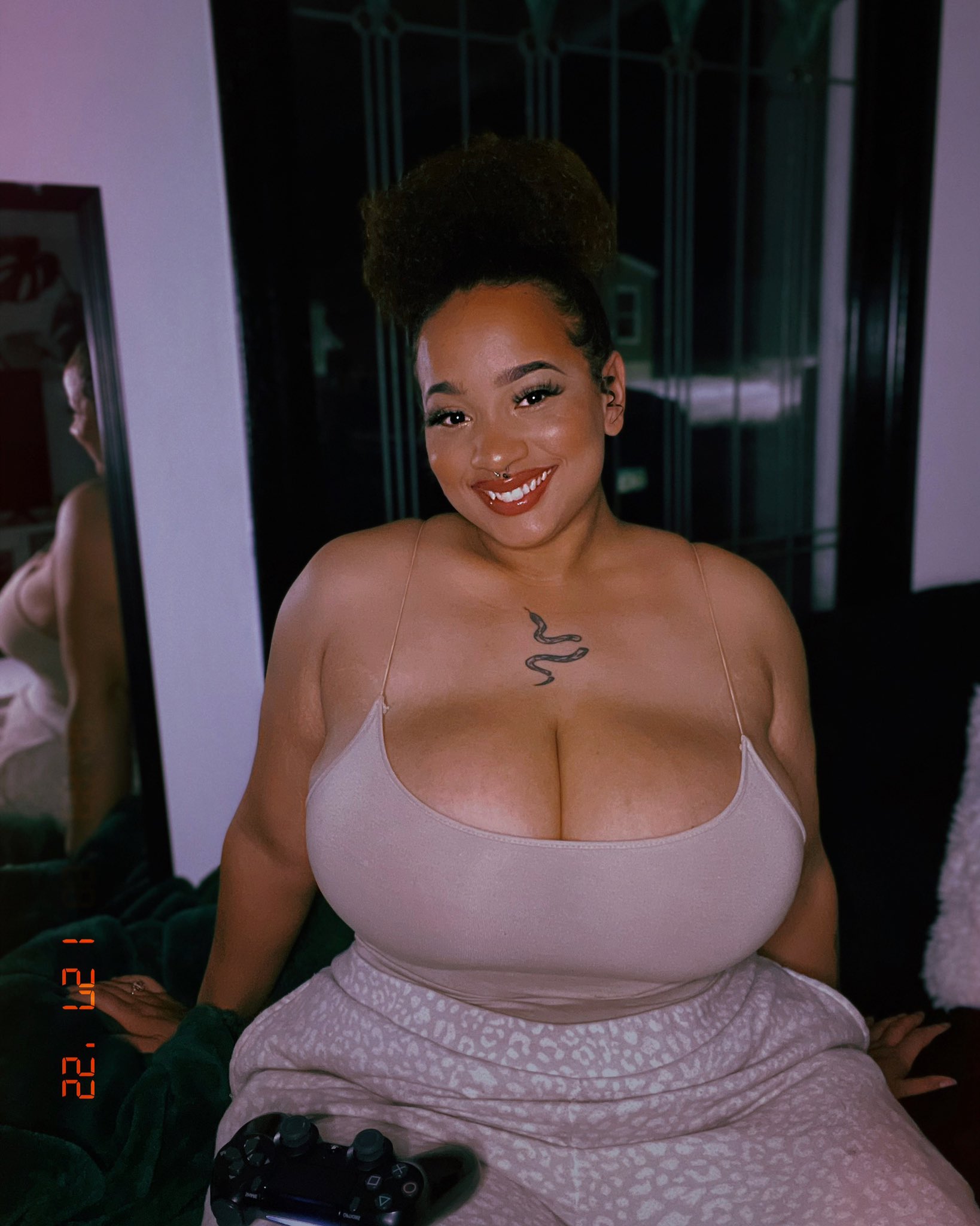 2 pic. PSN🎮: Medcitymamii #psn #ps4 #playstion #girlgamer #curvy #curvyqueen #yellowbone #curlyhair #CallofDuty #PS4share #plussizefashion #plussizelingerie #model #cod #apex https://t.co/gGs4Rq78ro