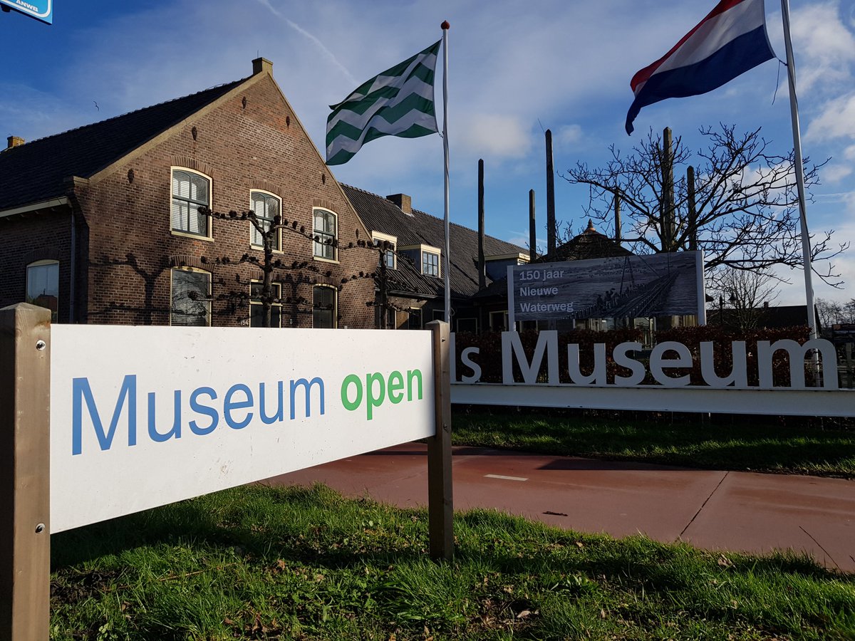 Vanaf vandaag is ons museum weer te bezoeken. En we starten direct met een mooie tentoonstelling over de Nieuwe Waterweg, die 150 jaar bestaat. Deze is dagelijks te bezoeken van 13 - 17 uur, m.u.v. de maandagen. Dit weekend is er voor elke bezoeker een consumptie naar keuze.