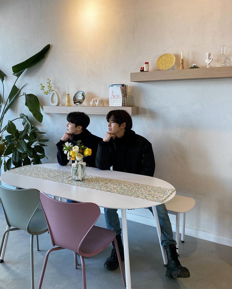ForHongseok's tweet photo. 220129 | #HONGSEOK (_hongseokie) Instagram
[#홍석] Singing with my bestie 🙂
Jinhongseok combination never let you down.
Oh abt the last pic..
right angle, wrong wind 🤦

https://t.co/Bii3S4e3ag

#펜타곤 #PENTAGON @CUBE_PTG https://t.co/f3O8XcGyNb