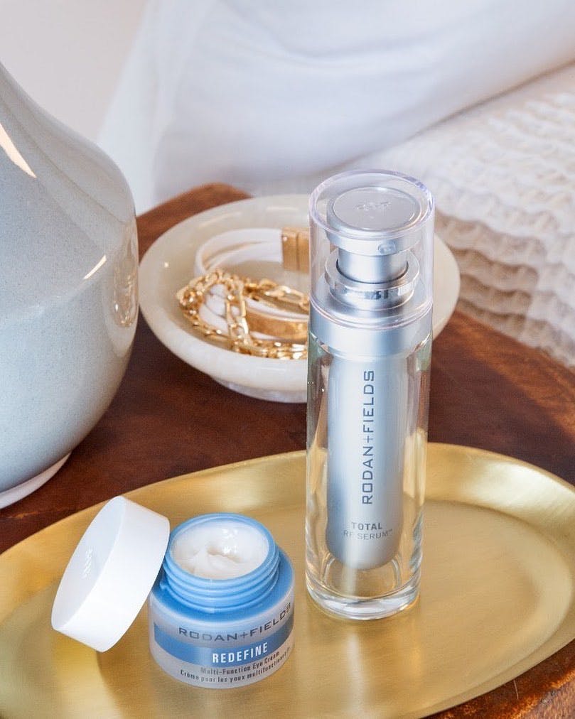 SusieSheftel's tweet photo. Perfect product couples + Free Gift = LOVE! Now through the 31st! 
Younger-looking eyes in a wink! Our intensive anti-aging eye cream visibly firms + lifts to improve the look of fine lines, wrinkles, sagging + crow’s feet. 

https://t.co/hdNMBc87D2 https://t.co/6r6QHRTL6c
