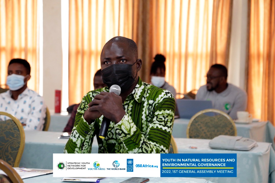 SYNDGhana's tweet photo. In shot:

Participants asking questions on the subject.

#ClimateChange
#RestoreGeneration
#Youth4Climate https://t.co/z66oAXU5Dz