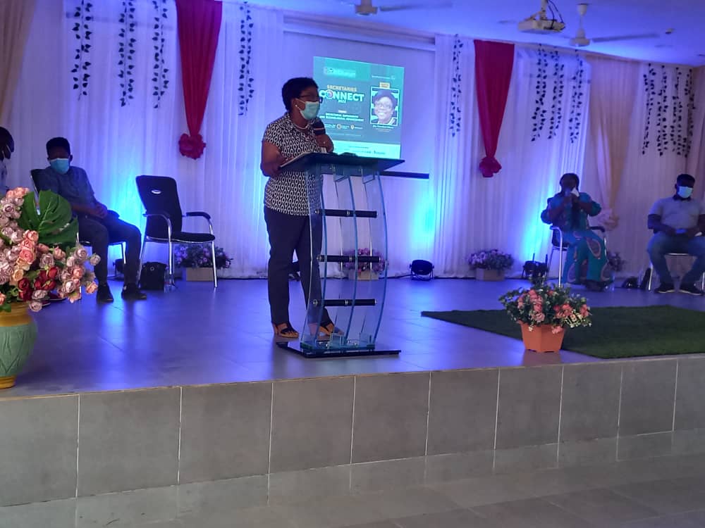 Campus360_daily's tweet photo. SECRETARIES CONNECT 2022🔴

"Please make sure you hand over a file to a successor.
Files are meant for references so do well to hand over files to your successors", ~~ Ms. Theodora Oduro.

#SecretariesConnect
#Campus360 https://t.co/NT66ukhGGF