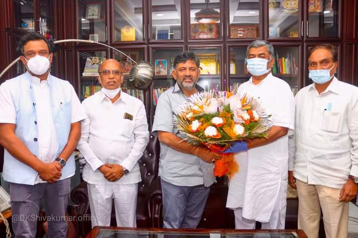 D K Shivakumar, President, KPCC (@kpccpresident) on Twitter photo ವಿಧಾನ ಪರಿಷತ್ ವಿರೋಧ ಪಕ್ಷದ ನಾಯಕರಾಗಿ ನೇಮಕಗೊಂಡ <a href="/HariprasadBK2/">Hariprasad.B.K.</a> ಅವರು ಇಂದು ನನ್ನನ್ನು ಭೇಟಿ ಮಾಡಿದ ಸಂದರ್ಭದಲ್ಲಿ ಅವರಿಗೆ ಶುಭಾಶಯ ಕೋರಿ, ಅಭಿನಂದಿಸಿದೆ.
ಈ ಸಂದರ್ಭದಲ್ಲಿ ಹಲವು ಪಕ್ಷದ ಮುಖಂಡರು ಉಪಸ್ಥಿತರಿದ್ದರು. ವಿಧಾನ ಪರಿಷತ್ ವಿರೋಧ ಪಕ್ಷದ ನಾಯಕರಾಗಿ ನೇಮಕಗೊಂಡ <a href="/HariprasadBK2/">Hariprasad.B.K.</a> ಅವರು ಇಂದು ನನ್ನನ್ನು ಭೇಟಿ ಮಾಡಿದ ಸಂದರ್ಭದಲ್ಲಿ ಅವರಿಗೆ ಶುಭಾಶಯ ಕೋರಿ, ಅಭಿನಂದಿಸಿದೆ.
ಈ ಸಂದರ್ಭದಲ್ಲಿ ಹಲವು ಪಕ್ಷದ ಮುಖಂಡರು ಉಪಸ್ಥಿತರಿದ್ದರು.