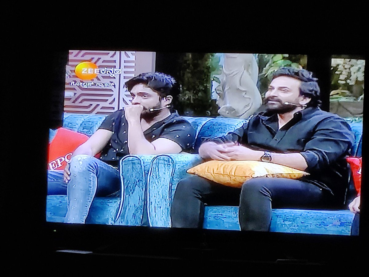 manjunathnag7's tweet photo. One more wonderful episode started #GoldenGang @Dhananjayaka @ImSimhaa with namma preethiyaa @Official_Ganesh Anna β€οΈπ€
#Subbinahodithineee #machiiii love u all https://t.co/4qAV0K6ZQG